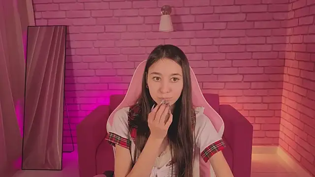 Snapshot of Nicole_Brownie chatting on 02.12.26 Nicole Brownie online show from 02.12.26