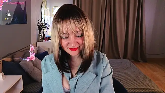 Oliiviaa  online show from 02.16.26