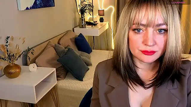 Oliiviaa  online show from 02.24.26