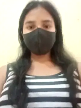 Snapshot of Mahira-- chatting on 05.15.26 Mahira-- online show from 05.15.26