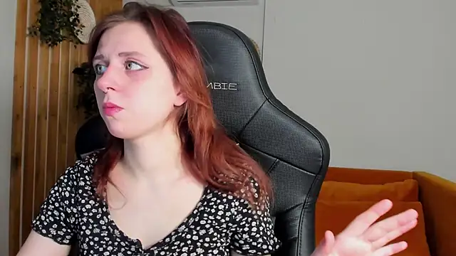 Snapshot of FreyaVey chatting on 02.06.26 FreyaVey online show from 02.06.26