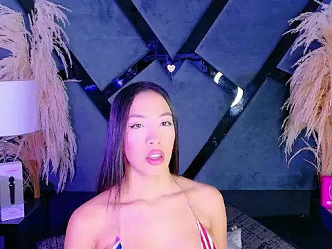 Snapshot of KylieWhitee chatting on 02.16.26 KylieWhitee online show from 02.16.26