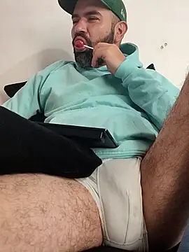 hairyandbigmann online show from 04.03.26