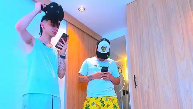 Snapshot of TheBatMansion chatting on 02.08.26 TheBatMansion online show from 02.08.26