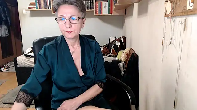 katemodel online show from 10.01.25