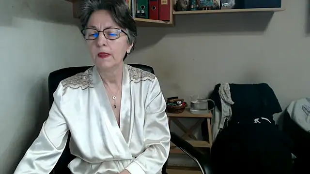 katemodel online show from 12.15.25