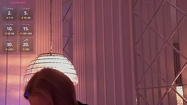 Snapshot of MollyHilton chatting on 02.20.26 MollyHilton online show from 02.20.26