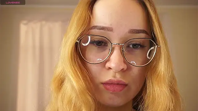 Snapshot of SallyDeniken chatting on 02.02.26 SallyDeniken online show from 02.02.26