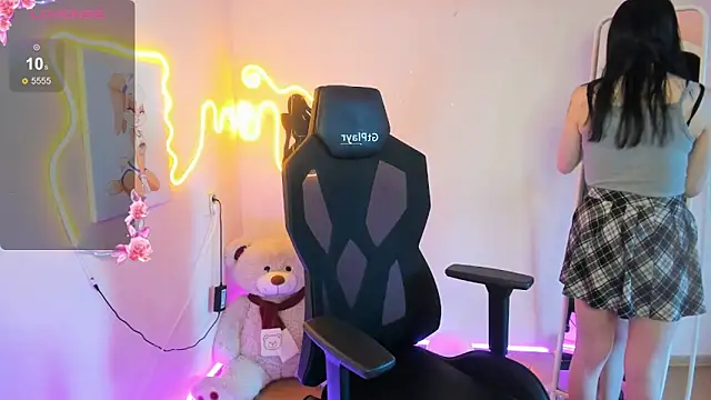 AliceeinWonderlanddd online show from 02.22.26