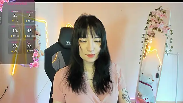 AliceeinWonderlanddd online show from 04.11.26