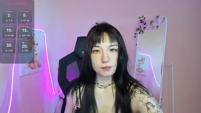 Snapshot of AliceeinWonderlanddd chatting on 06.08.26 AliceeinWonderlanddd online show from 06.08.26