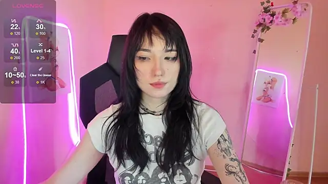 Snapshot of AliceeinWonderlanddd chatting on 06.11.26 AliceeinWonderlanddd online show from 06.11.26