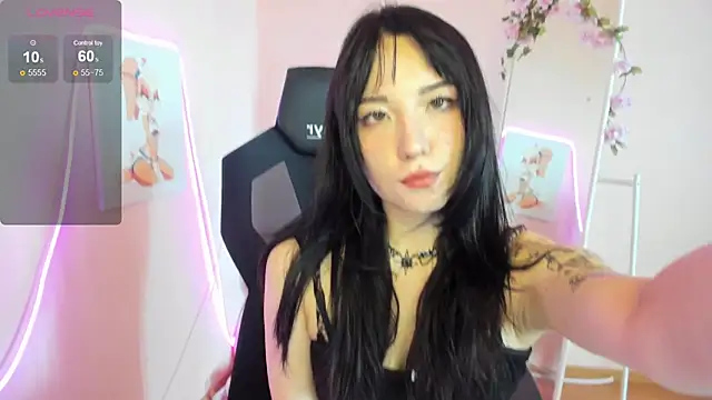 Snapshot of AliceeinWonderlanddd chatting on 07.06.26 AliceeinWonderlanddd online show from 07.06.26