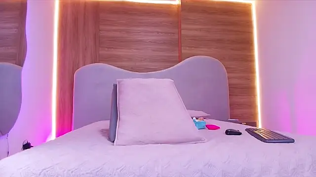 shaina adams online show from 03.03.26