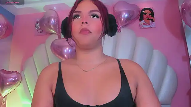 Snapshot of Maia_Hotts chatting on 02.14.26 Maia Hotts online show from 02.14.26