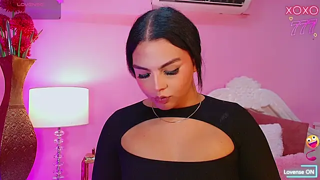 Maia Hotts online show from 04.02.26