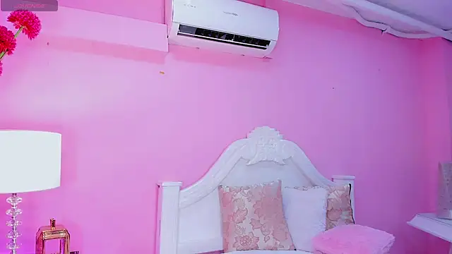 Maia Hotts online show from 04.21.26