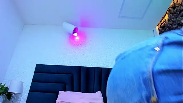 Dahliablack online show from 03.25.26