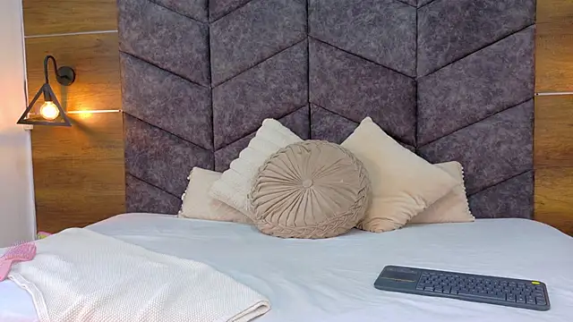 AnnieRouse   online show from 03.01.26