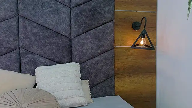 AnnieRouse   online show from 03.10.26