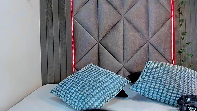 AnnieRouse   online show from 04.07.26