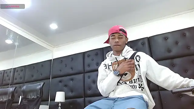 Snapshot of TonnyMarck chatting on 02.04.26 TonnyMarck online show from 02.04.26