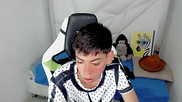 Snapshot of Liarr_ chatting on 02.11.26 Liarr online show from 02.11.26