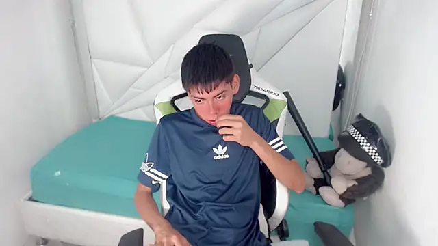 Snapshot of Liarr_ chatting on 02.27.26 Liarr online show from 02.27.26