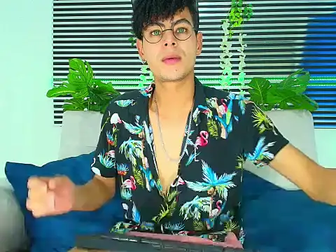 Snapshot of ThiiagoSaeenz chatting on 02.05.26 ThiiagoSaeenz online show from 02.05.26