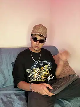 paulhot11 online show from 04.17.26
