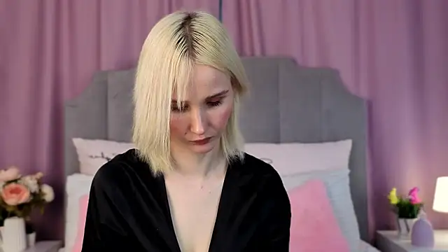 CrystalLili online show from 06.04.26