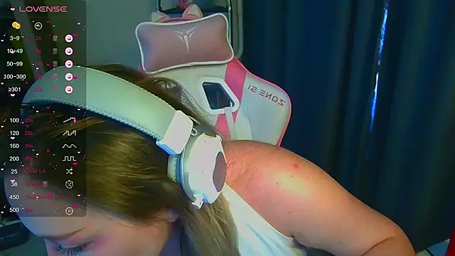 Snapshot of Emiliaaah chatting on 02.26.26 Emiliaaah online show from 02.26.26