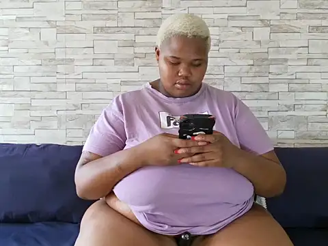 Snapshot of BustyBmw chatting on 02.24.26 BustyBmw online show from 02.24.26