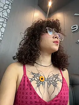 Snapshot of luci_butterfly chatting on 02.04.26 luci butterfly online show from 02.04.26