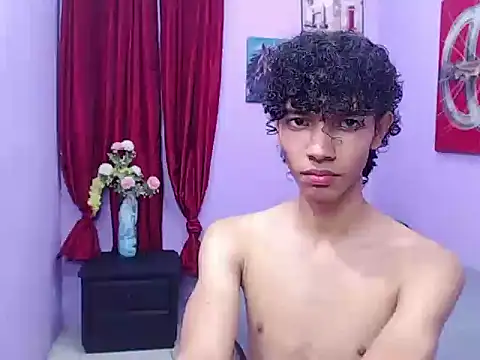 Snapshot of bigcock_twinks chatting on 02.10.26 bigcock twinks online show from 02.10.26