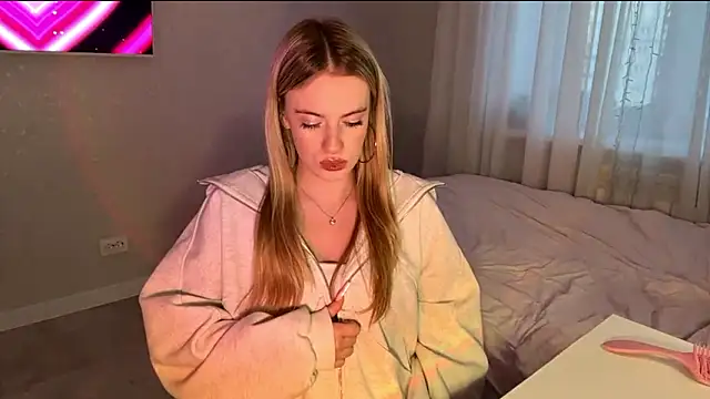 Between Eeys online show from 03.11.26