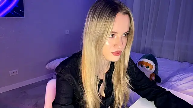 Between Eeys online show from 03.22.26