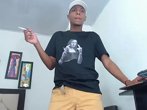 Snapshot of hotboyluxe chatting on 02.06.26 hotboyluxe online show from 02.06.26