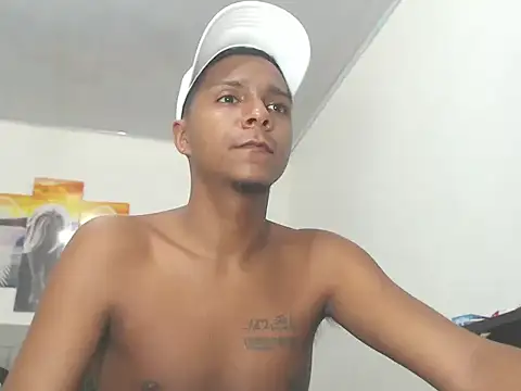 Snapshot of hotboyluxe chatting on 02.12.26 hotboyluxe online show from 02.12.26