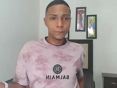 Snapshot of hotboyluxe chatting on 02.15.26 hotboyluxe online show from 02.15.26