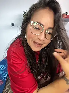 Snapshot of alisbloom chatting on 02.06.26 alisbloom online show from 02.06.26