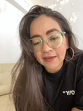 Snapshot of alisbloom chatting on 02.18.26 alisbloom online show from 02.18.26