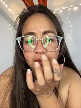 Snapshot of alisbloom chatting on 02.24.26 alisbloom online show from 02.24.26