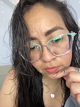 Snapshot of alisbloom chatting on 02.25.26 alisbloom online show from 02.25.26