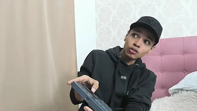 Snapshot of Alejandroo_Montenegro chatting on 02.18.26 Alejandroo Montenegro online show from 02.18.26