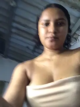 Snapshot of LiaRose- chatting on 05.19.26 LiaRose- online show from 05.19.26