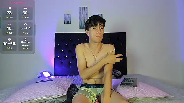 Snapshot of axxxel_twink chatting on 02.27.26 axxxel twink online show from 02.27.26