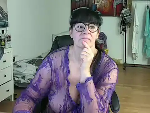 Sylly online show from 02.24.25