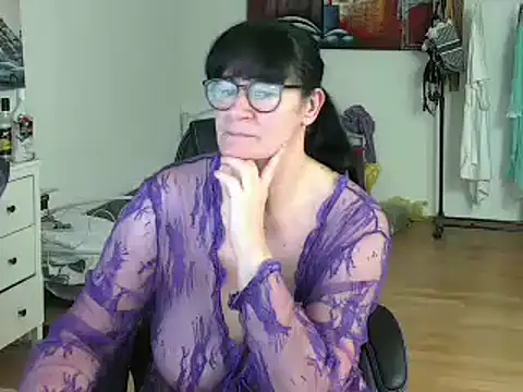 Sylly online show from 02.24.25