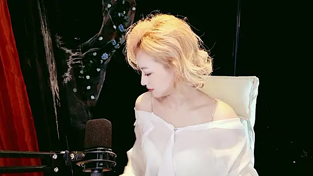 Snapshot of Lady-Mia777 chatting on 02.08.26 Lady-Mia777 online show from 02.08.26